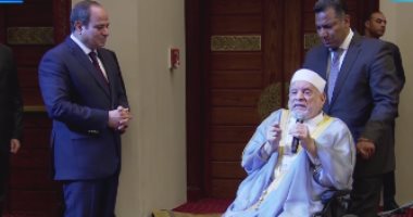 الرئيس السيسي يشهد احتفالية وزارة الأوقاف بالمولد النبوى ويشاهد فيلما تسجيليا عن جهود الوزارة.. ويكرم عددا من المتميزين بمجال الدعوة.. وأحمد عمر هاشم: الرئيس قائد المسيرة وقدم لمصر إنجازات لم تحدث من قبل