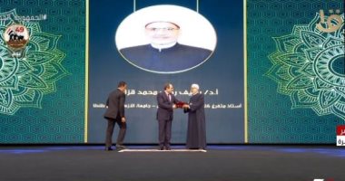 الرئيس السيسي يشهد تكريم عددا من العلماء والمتميزين 