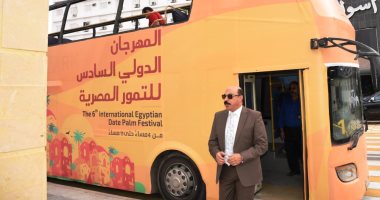 محافظ أسوان يتفقد الحافلات المكشوفة استعداداً لمهرجان التمور الدولى 