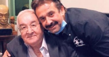 كريم عبد العزيز بعد تكريم والده فى مهرجان الإسكندرية: ألف مبروك أبى وأستاذى