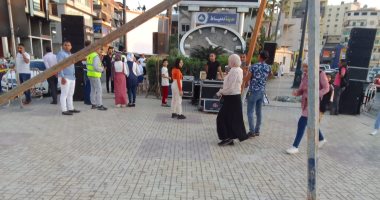 استعدادات أهالى دمياط للاحتفال بانتصارات أكتوبر فى ميدان الساعة.. صور