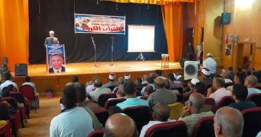 رئيس المنطقة الأزهرية بأسوان يكرم حفظة القرآن الكريم  