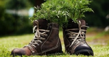 بلاش ترميها.. 6 طرق مختلفة ومبدعة لإعادة تدوير الأحذية القديمة