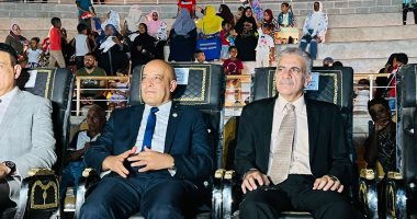 رئيس جامعة أسوان يشهد تكريم الفائزين فى بطولة السباحة النيلية 