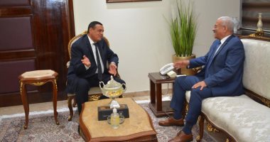 وزير التنمية المحلية يتابع مع محافظ السويس المشروعات التنموية وتحسين مستوى الخدمات