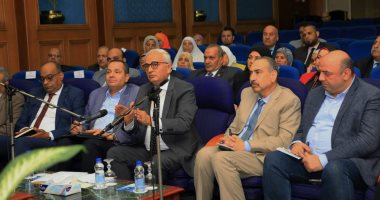 وزير التعليم يوجه بحل مشكلة ضعف القراءة لدى الطلاب ومنع العقاب البدنى