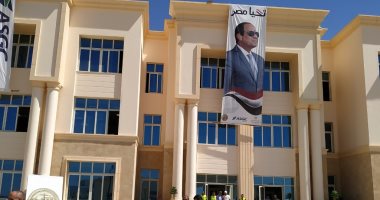 أيمن عاشور يستعرض تقريرًا حول المشروعات القومية للتعليم العالي في سيناء.. صور