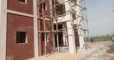 مشروعات حياة كريمة تخرج للنور في "اتقا واتليدم" بالمنيا.. المبادرة تشمل 192 قرية و757 تابعا بتكلفة 23 مليار جنيه.. ومراكز شباب ومدارس ومحطات صرف صحى أوشكت على الانتهاء.. والأهالى: شكرا للرئيس.. صور