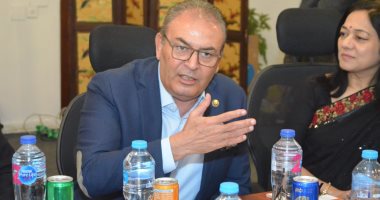 رئيس غرفة الملابس الجاهزة يدعو وفدا هنديا لإقامة منطقة حرة للغزول والبوليستر في مصر