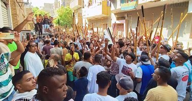 صور اليوم.. طقوس الصعيد في المولد النبوى.. زفة ودورة الصباحية بالمزمار والعصى