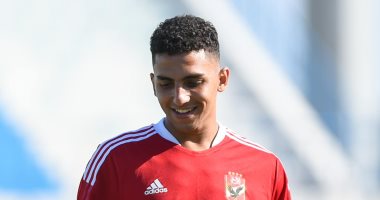 نقل "كوكا" لاعب الأهلى للمستشفى بسبب "زغللة في العين" بعد مباراة إنبى