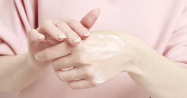 وصفات طبيعية لترطيب اليدين.. مش هتحتاجى لكريمات 
