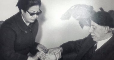 قصة صورة.. حينما أخفى توفيق الحكيم أمواله من أم كلثوم ونجحت فى الحصول عليها