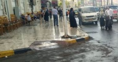 أمطار خفيفة بالعجمى ووادى القمر بالإسكندرية مع انخفاض الحرارة وارتفاع الأمواج