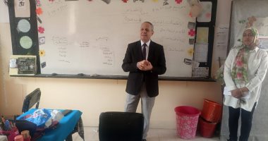 وكيل تعليم كفر الشيخ: تحميل المواد العلمية على السبورات الذكية لجذب الطلاب