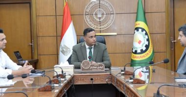 محافظ الدقهلية يستعرض الخدمات الطبية المقدمة للمرضى والمترددين على المستشفيات