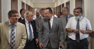 رئيس جامعة الإسكندرية يتفقد انتظام الدراسة بالجامعة الأهلية فى بداية العام الدراسي