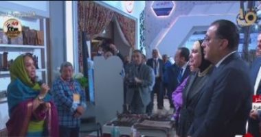 رئيس الوزراء يفتتح معرض تراثنا ويجرى جولة بين أجنحته 