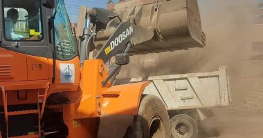 رفع 200 طن تراكمات قمامة بحملة مكبرة بكفر شكر ومراجعة أعمدة الإنارة.. صور