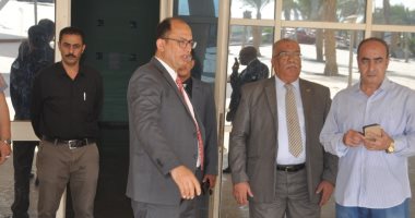 رئيس جامعة حلوان يتفقد الصالة المغطاة ويناقش خطة الأنشطة الطلابية