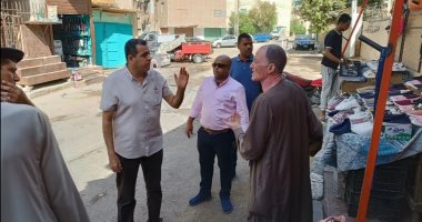 رئيس مدينة الأقصر يتفقد الشوارع والطرق بعد تكثيف حملات رفع الإشغالات.. صور