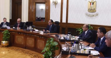 رئيس الوزراء يستعرض مع مجموعة من المستثمرين السياحيين مقترحات تطوير القطاع  
