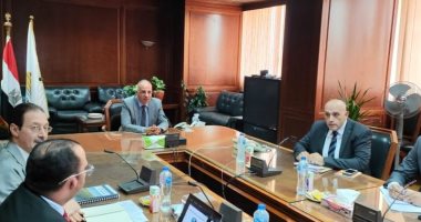 ‫وزير الرى يبحث مجالات التعاون الثنائى مع دول حوض النيل 