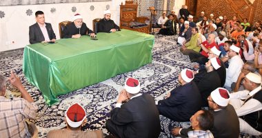 إقبال على الأسبوع الدعوى "ميلاد أمة" بمسجد الحسين.. صور