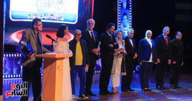 مهرجان الإسكندرية يكرم النائبة منى عمر وعمرو فهمى رسام الكاريكاتير فى ختام فعالياته