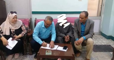 "تضامن أسوان" يقدم الرعاية لأحد الأطفال بلا مآوى بمركز كوم أمبو