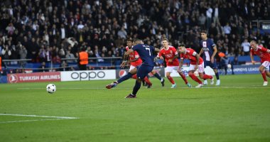 مبابى يتخطى كافاني ويصبح الهداف التاريخى لـ باريس في دوري الأبطال.. فيديو