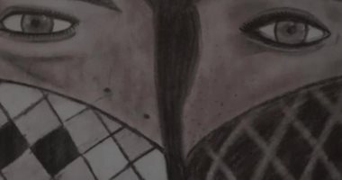 "ملك" تعشق الرسم وتحلم بالعالمية: "نفسى أشارك فى أشهر المعارض"