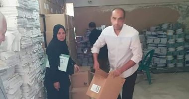 وصول أجهزة التابلت الإدارات التعليمية لتسليمها إلى طلاب أولى ثانوى.. صور
