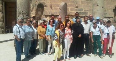 سوهاج تستقبل 54 سائحا أجنبيا لزيارة المناطق السياحية والأثرية.. صور