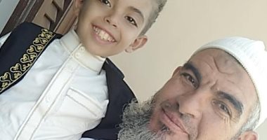 مات الإمام العابد الشيخ رأفت ندا جبل الصبر.. قرية المناحريت بالشرقية فاضت شوارعها بالمشيعين لوداعه.. الراحل فقد 2 من أبنائه بالفشل الكلوى ولفظ أنفاسه أثناء توجهه للمستشفى لتبرعه بإحدى كليتيه لنجله الوحيد.. صور