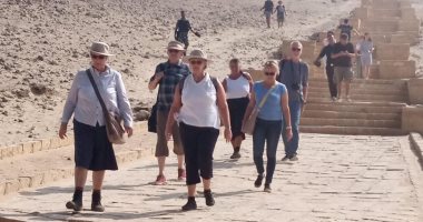 وفد سياحى من ألمانيا وإنجلترا يزور منطقة بنى حسن الأثرية بالمنيا