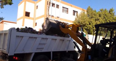 رفع مخلفات قمامة خلال حملات نظافة بمراكز القوصية وساحل سليم والبدارى بأسيوط