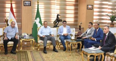 محافظ الشرقية يلتقى مسئولى الوحدة المركزية لحياة كريمة لمتابعة مشروعات الحسينية