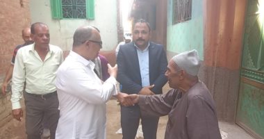 سكرتير محافظ الجيزة يتفقد منظومة الجمع السكنى للقمامة بالعياط