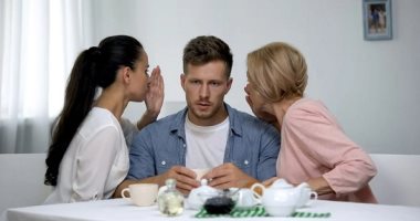 من معاملة الزوج للحماة.. قواعد إتيكيت مهمة فى سنة أولى زواج