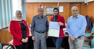 تكريم ممرضة أنقذت سيدة من الموت داخل معدية فى بورسعيد 