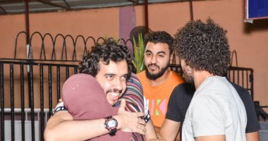 أحضان ودموع الفرحة.. العفو الرئاسى الأخير يرسم البهجة على الوجوه