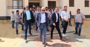 مسئولو الإسكان يتفقدون مشروعات الطرق والإسكان ورفع الكفاءة بمدينة 15مايو