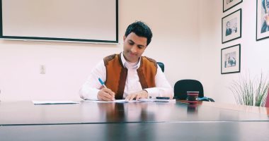 "روفة الصريحى" الشاب المفرج عنه بعفو رئاسى يوجه رسالة شكر للرئيس السيسى