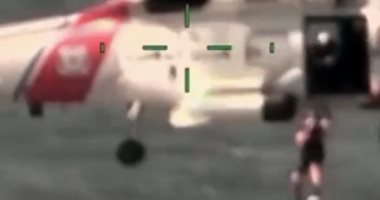 فيديو يرصد إنقاذ صيادين فى الوقت المناسب من هجوم سمكة قرش