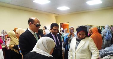 افتتاح معرض الملابس الخيرى لطلاب التربية بجامعة بنى سويف