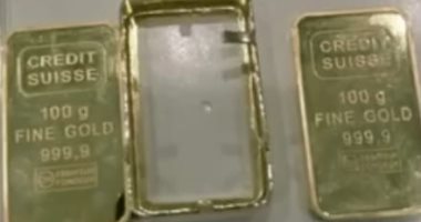 جمارك مطار القاهرة تحبط 3 محاولات لتهريب مخدرات وهواتف وسبائك ذهبية.. صور