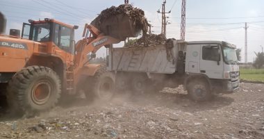 رفع التراكمات بالمقلب الوسيط ونقله إلى الظهير الصحراوى الشرقى بمركز سمالوط بالمنيا