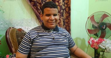 فقد بصره وأنار الله بصيرته.. إبراهيم يحفظ القرآن الكريم بالسماع ويتلوه بالمناسبات.. صور