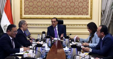 رئيس الوزراء يتابع مع رئيس هيئة الدواء المصرية ملفات العمل